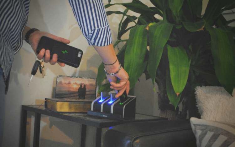 Новый аксессуар объединит Android и iPhone. Новый аксессуар объединит Android и iPhone. Фото.