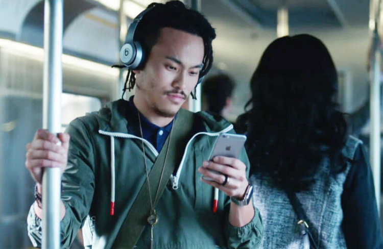 Новая реклама Apple Music: это должен видеть каждый. Фото.