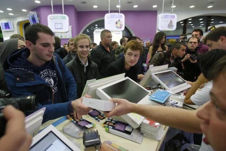 iPhone 6s продают по 150 тысяч рублей. Фото.