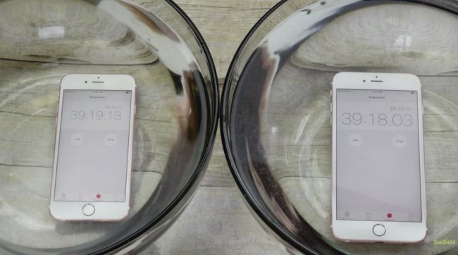 iPhone в воде iPhone в воде