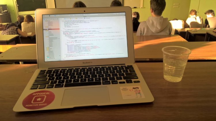 code_aroundme_universitet code_aroundme_universitet
