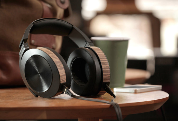 Apple предлагает купить наушники вместо еще одного iPhone. Фото.