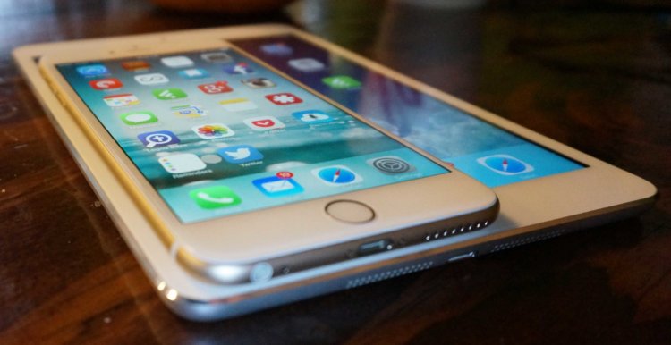 iPad mini & iPhone iPad mini & iPhone