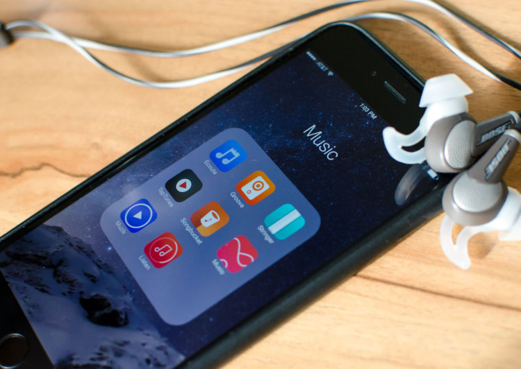 Apple Music «убивает» другие музыкальные сервисы. Фото.