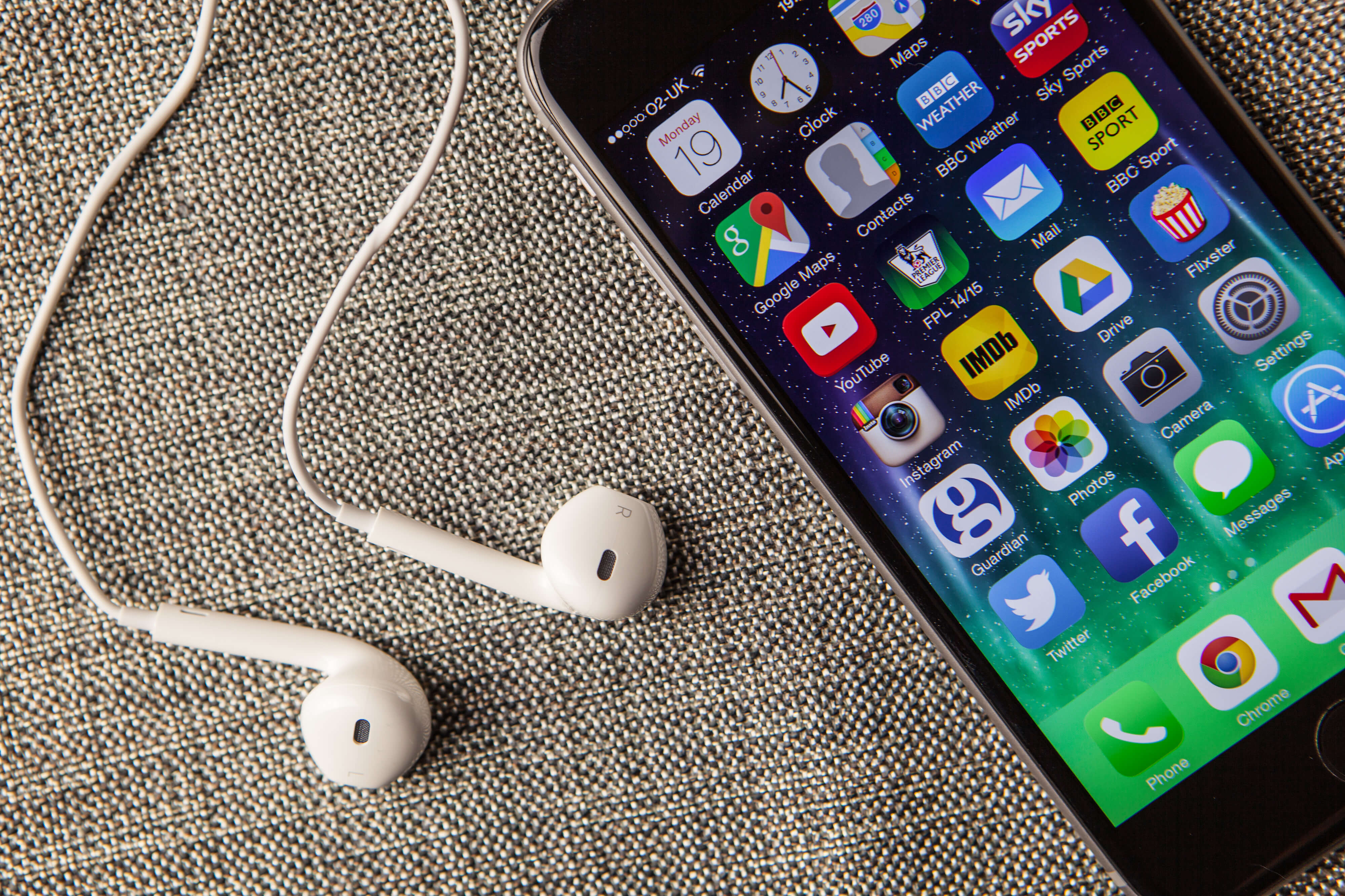 iPhone и EarPods iPhone и EarPods