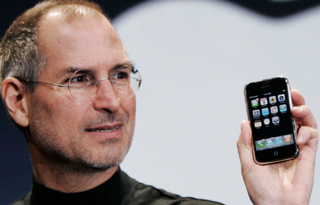 steve-jobs-original-2007-iphone-946x606 steve-jobs-original-2007-iphone-946x606