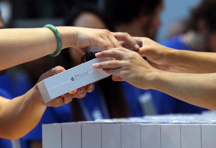 iPhone 6s в России можно купить в рассрочку. iPhone 6s в России можно купить в рассрочку. Фото.