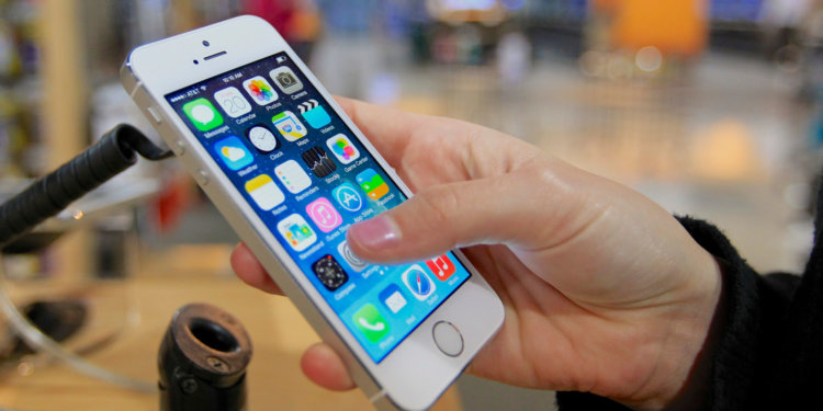 Вице-президент Apple подтвердил выход 4-дюймового iPhone на чипе А9. Фото.