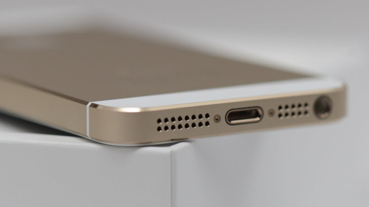 iPhone 5se практически не отличить от iPhone 5s, убедитесь сами. Фото.