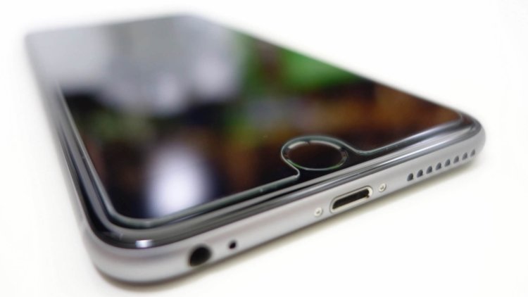 Нужна ли защитная пленка новым iPhone? Apple не против. Фото.