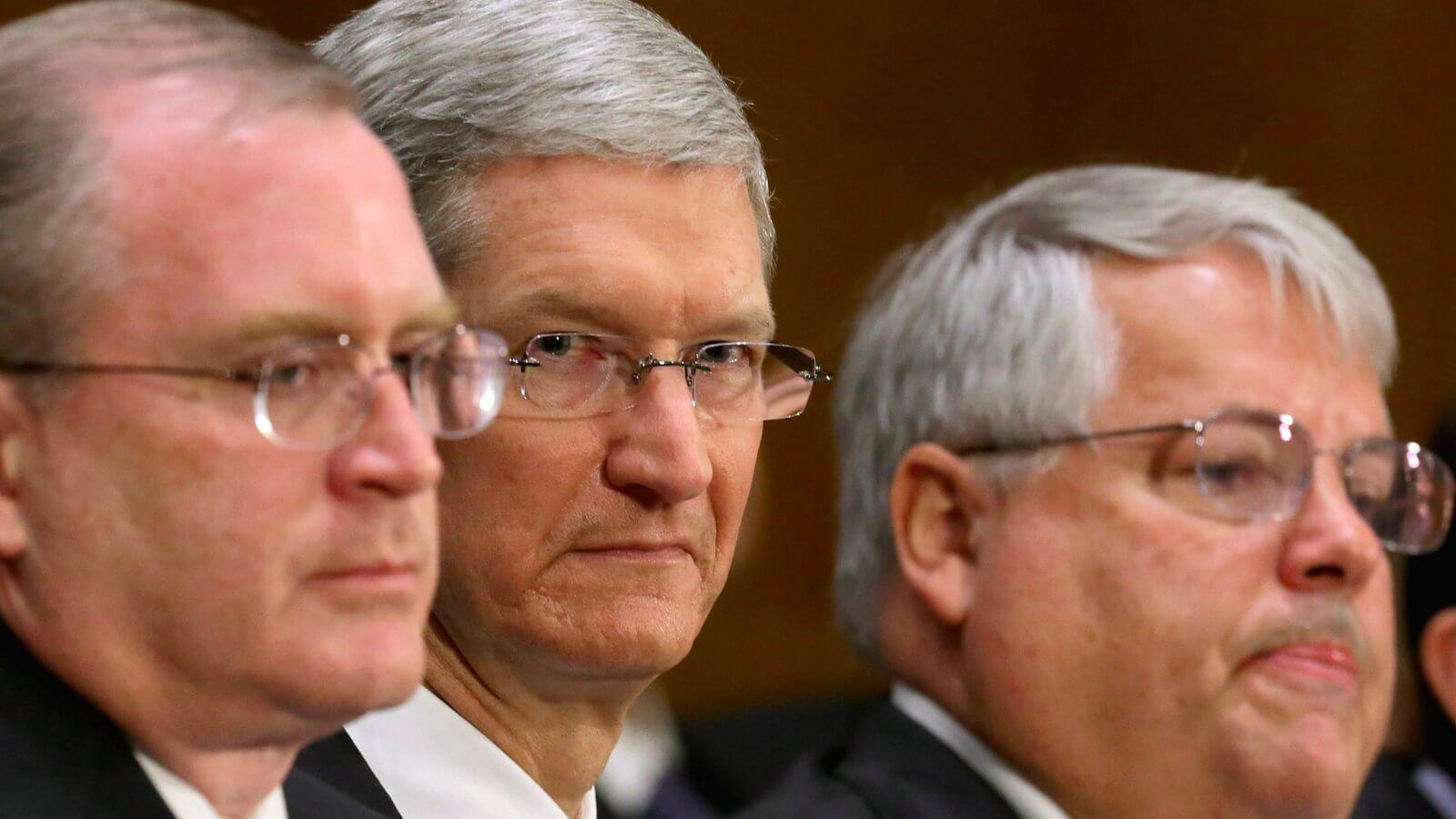 Почему даже «кровные» враги Apple заняли ее сторону? Почему даже «кровные» враги Apple заняли ее сторону? Фото.