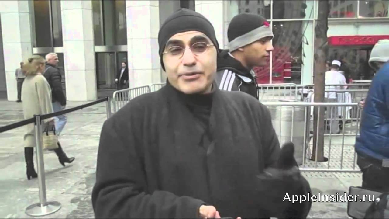 Интервью с Hazem Sayed, купившим первое место в очереди в магазин на 5th Avenue. Фото.