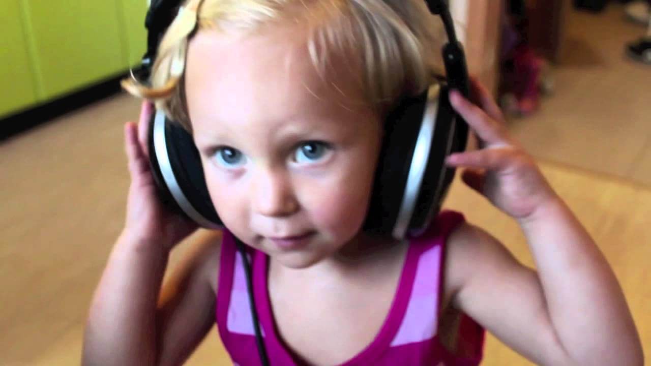 Голосуем за участников конкурса «Колбашусь в наушниках» (Видео N5). Фото.