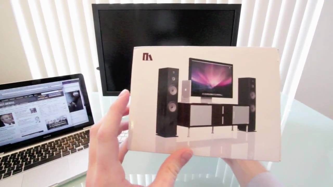 Henge Docks — универсальный док-коннектор для вашего MacBook Pro. Фото.