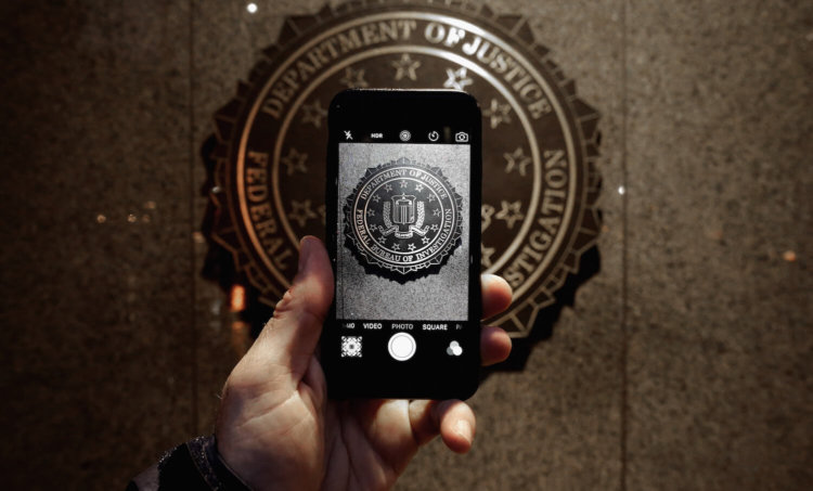 Apple начнет блокировать приложения в России без решения суда. Фото.