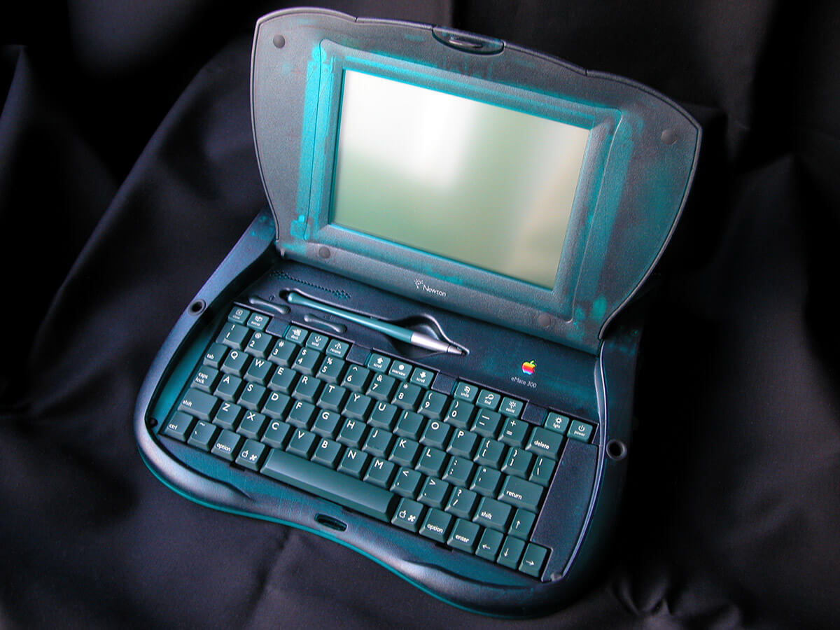 [Флешбэк] Mac OS X, iPod, Кевин Линч и eMate. 26 марта 1997 года. Фото.