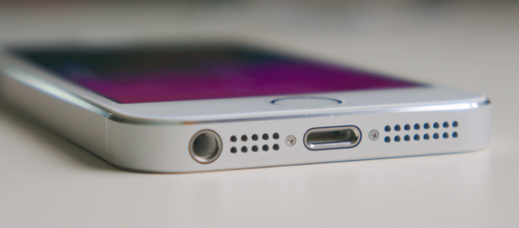 Рендеры чехлов для iPhone 5se подтверждают дизайн в стиле iPhone 5s. Фото.