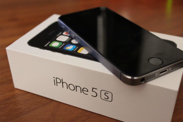 iPhone 5s может поддерживать iOS 12. Фото.