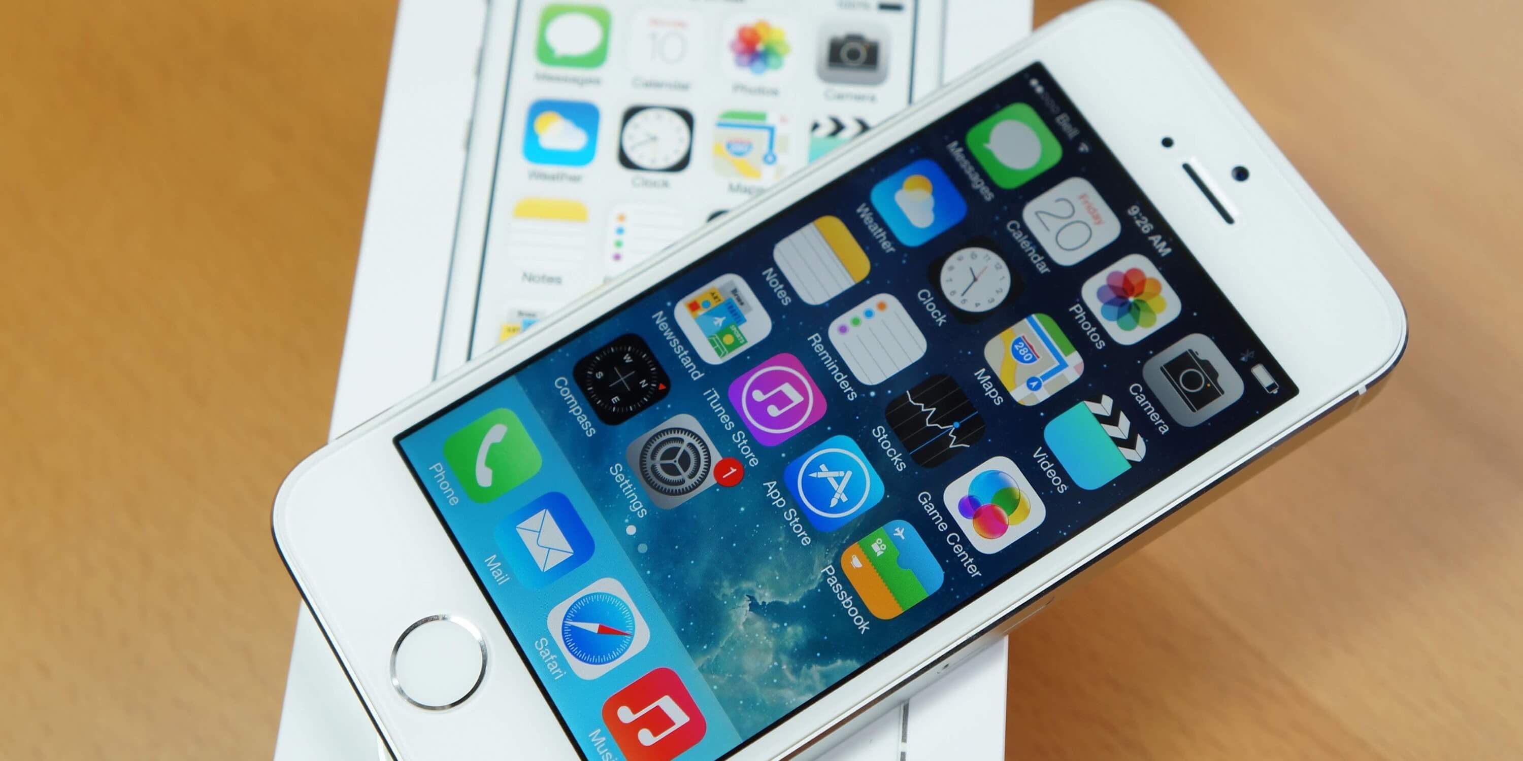 Первый взгляд на iPhone SE. Первый взгляд на iPhone SE. Фото.