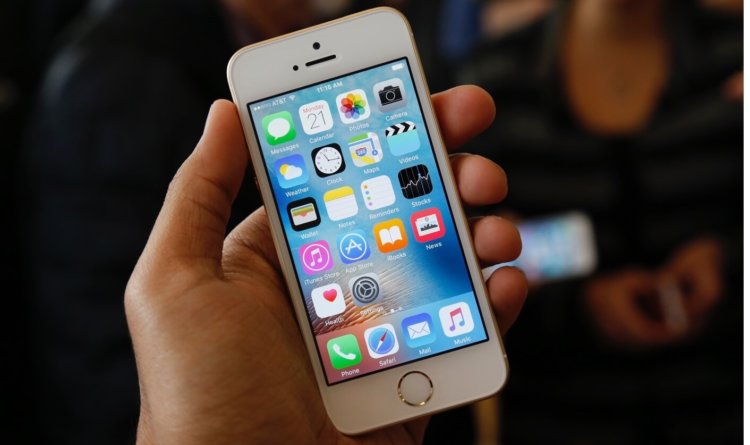 Минуточку. Так что же все-таки означает «iPhone SE»? Фото.