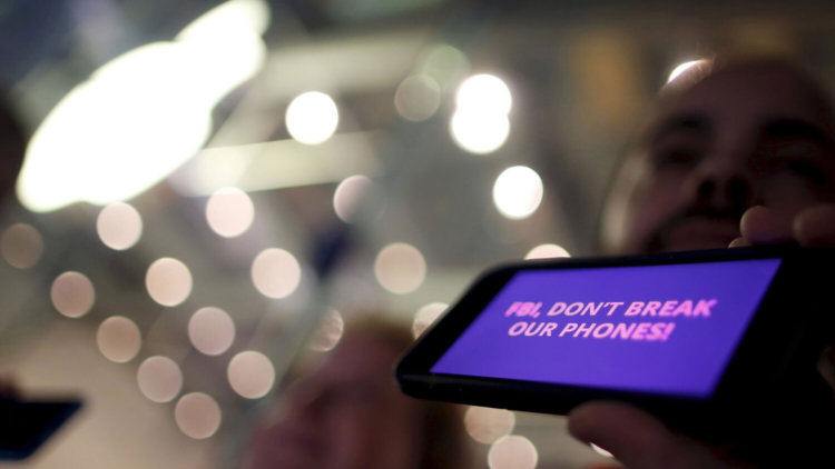 К чему может привести поражение Apple в битве с ФБР. Фото.