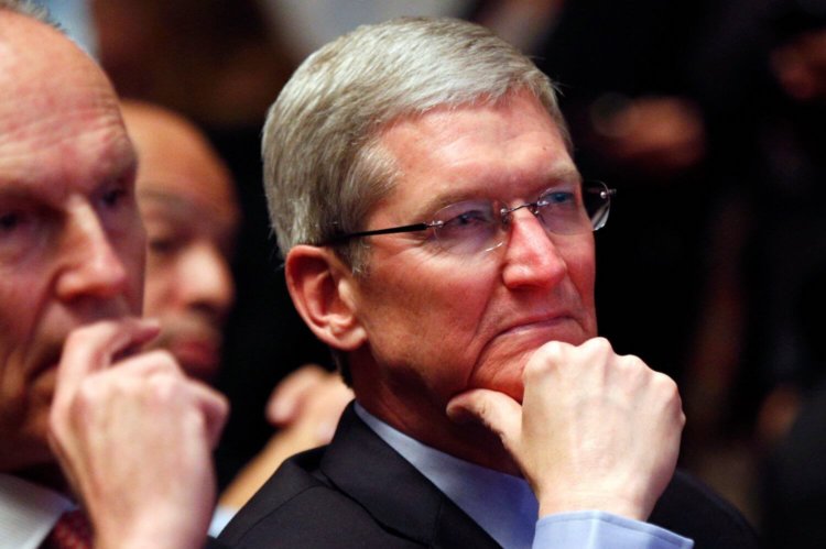 Тим Кук посетил тайное собрание заговорщиков. Тим Кук посетил тайное собрание заговорщиков. Фото.