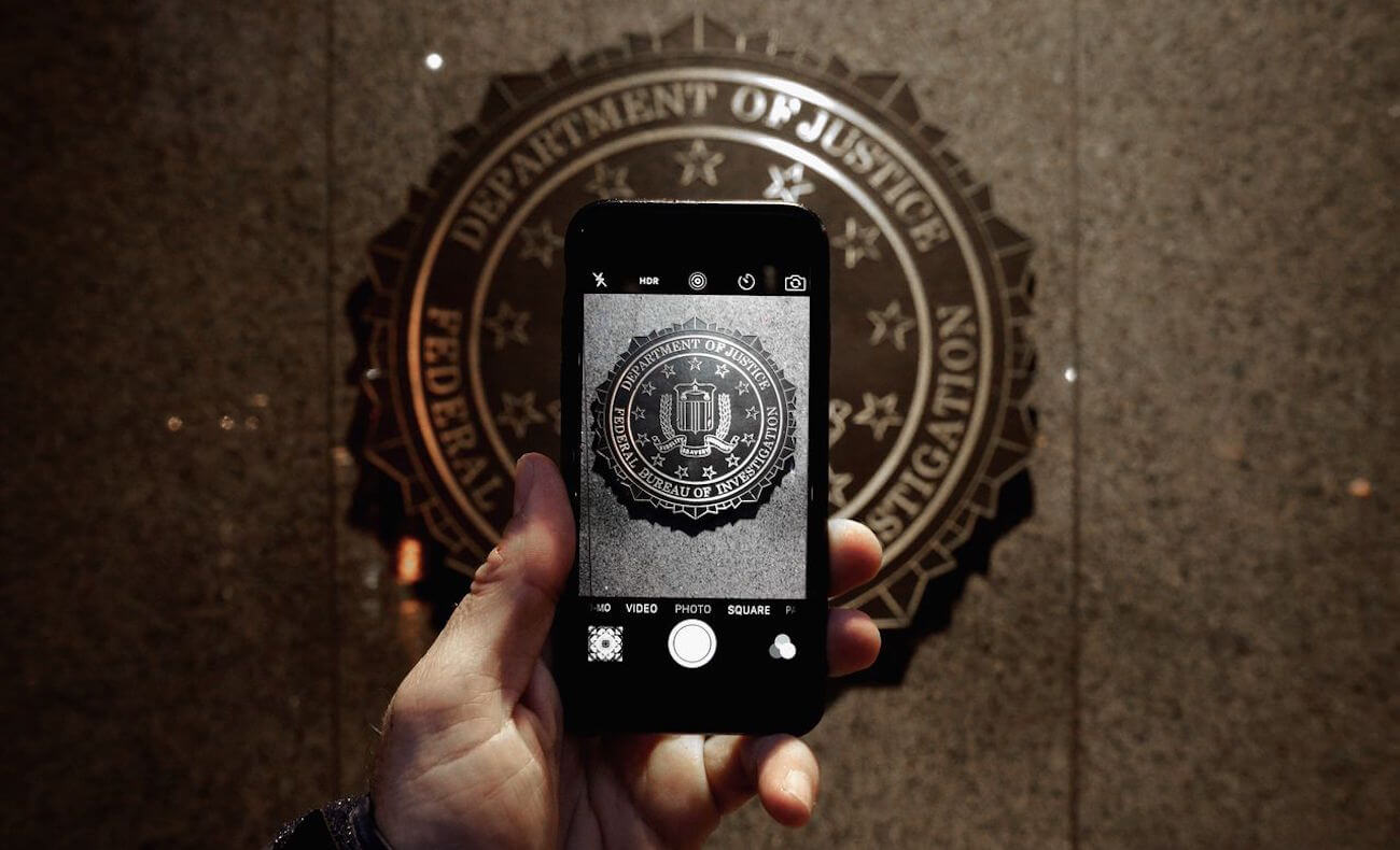 ФБР заплатило хакерам за взлом iPhone. ФБР заплатило хакерам за взлом iPhone. Фото.