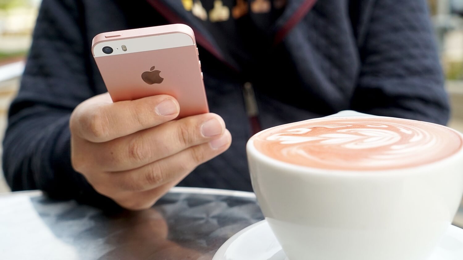 Спасет ли iPhone SE репутацию Apple в этом квартале. Спасет ли iPhone SE репутацию Apple в этом квартале. Фото.