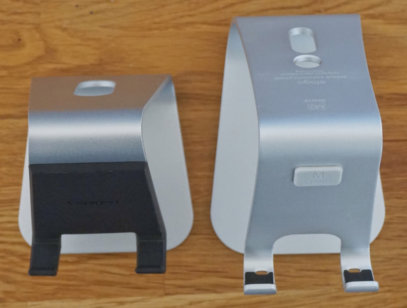 Подставки для iPhone, которые напомнят вам об iMac. Подставки для iPhone, которые напомнят вам об iMac. Фото.