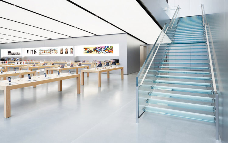 C юбилеем, Apple Store! Фото.