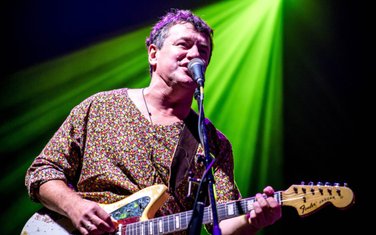 Направь iPhone на солнце и слушай новый альбом «Аукцыона». Фото.