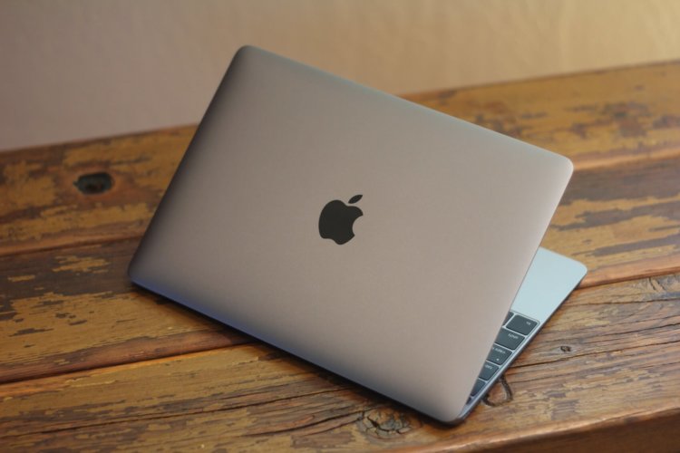 Компьютеры Mac стали внезапно популярны в России. Фото.