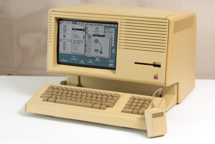 [Флешбэк] PowerBook Lombard, G4, Xserve и Macintosh XL. Фото.