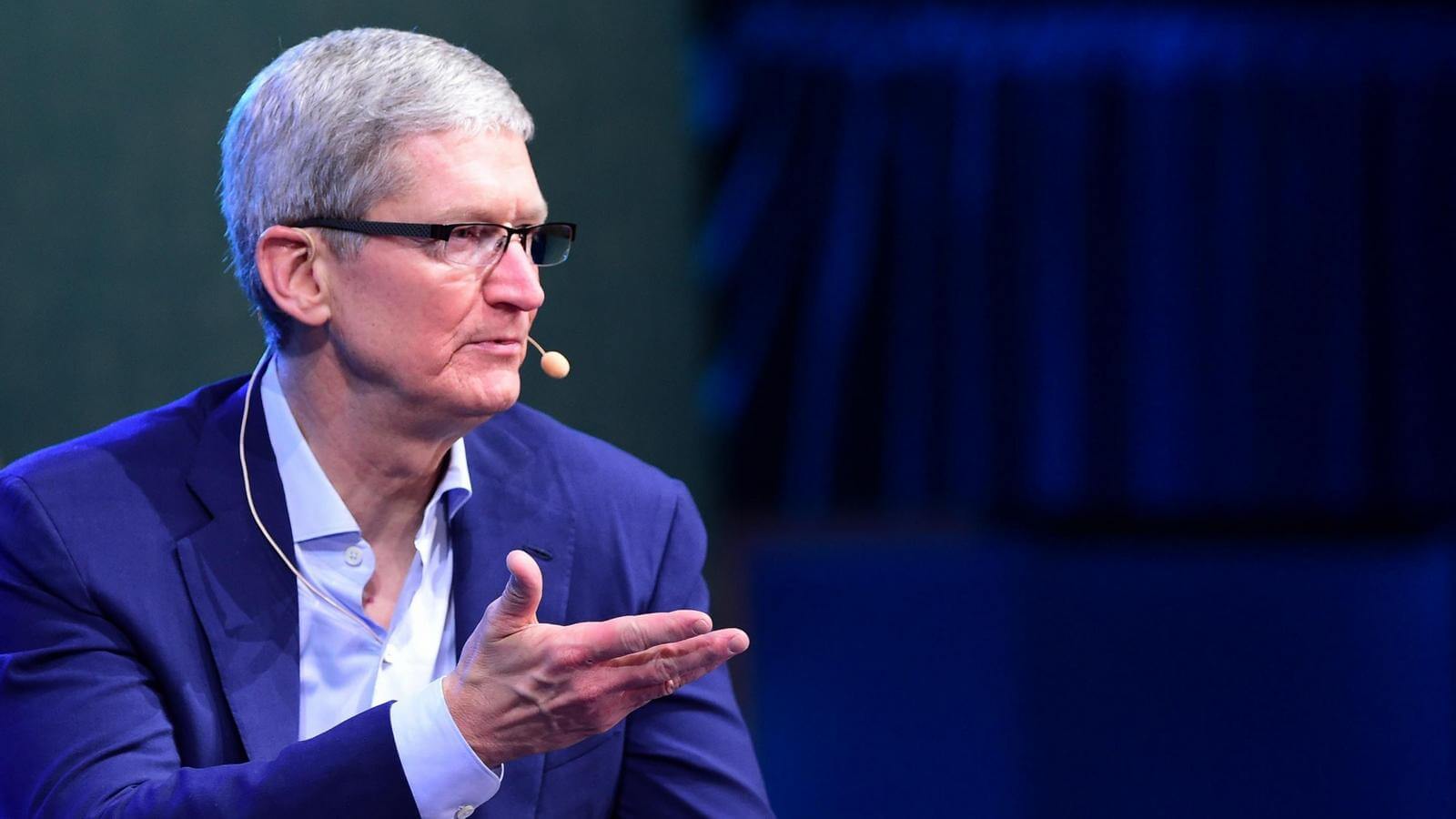 Тим Кук пообещал, что новый iPhone нас очень удивит. Тим Кук пообещал, что новый iPhone нас очень удивит. Фото.