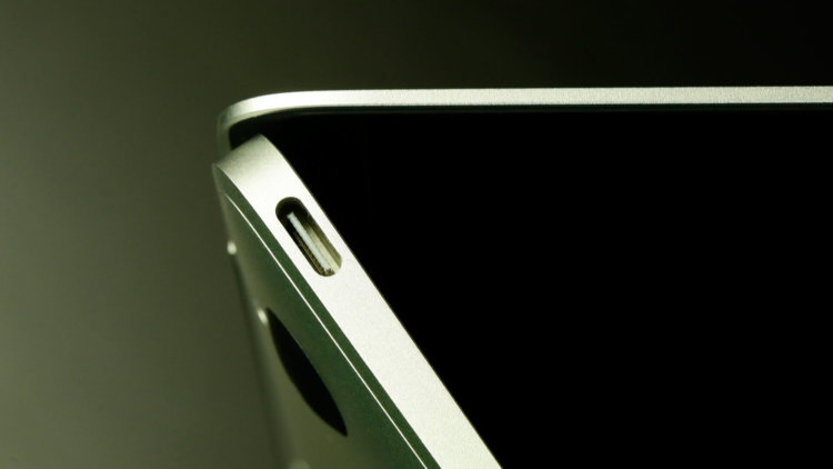 Удобный и дешевый способ «подружить» USB и 12-дюймовый MacBook. Фото.