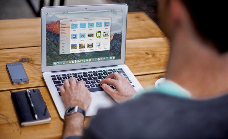 MacBook Air не собирается с нами прощаться. MacBook Air не собирается с нами прощаться. Фото.