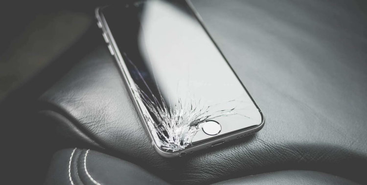 Когда мы перестанем переживать за падение iPhone? Фото.