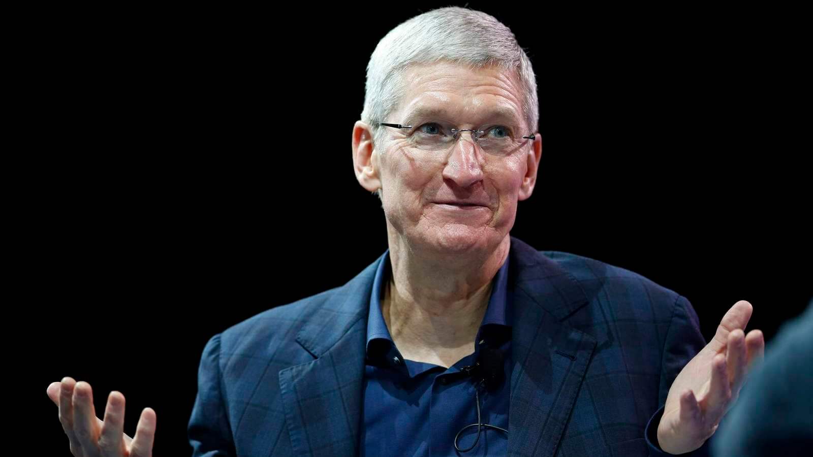 Apple обвиняют в подмене новых iPhone восстановленными. Apple обвиняют в подмене новых iPhone восстановленными. Фото.