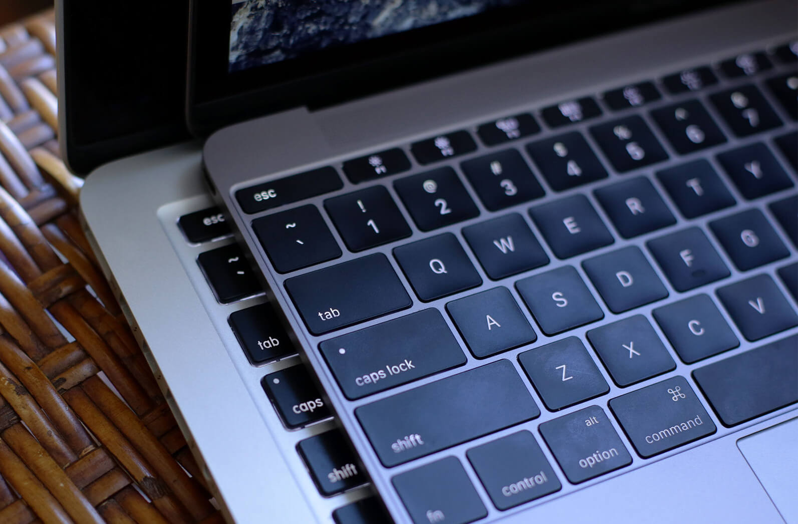 Почему компьютеры Mac плохо продаются в России. Почему компьютеры Mac плохо продаются в России. Фото.