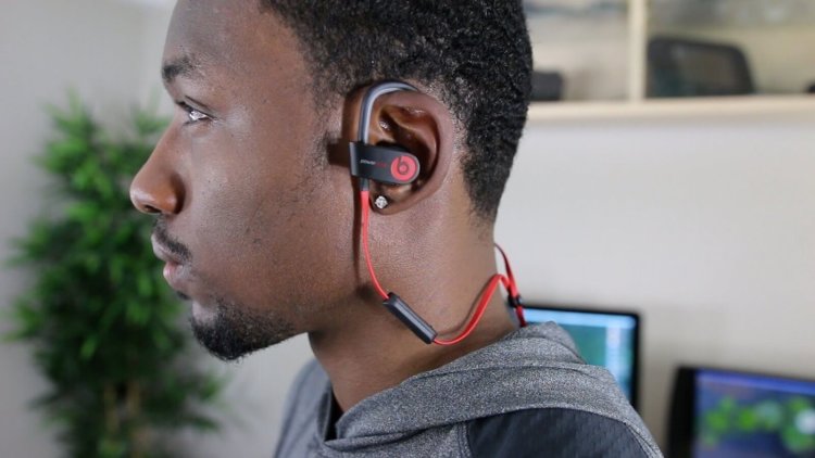 AirPods: Apple прощается с проводными наушниками. Фото.