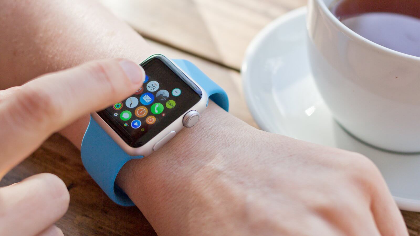 Apple меняет apple watch. Эпл вотч 2022. Часы эпл 2022 года. Pair Apple watch manually IPAD. Голосовой помощник смарт часы фото.