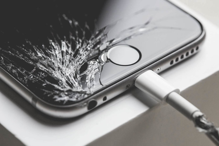 iPhone на зарядке