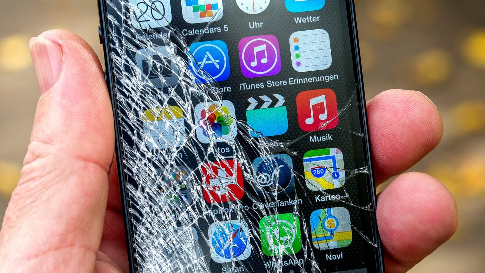 Сломался iPhone: чего точно не стоит делать | AppleInsider.ru