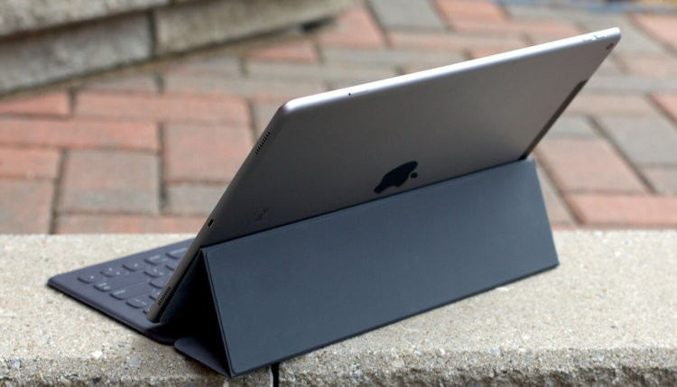 Smart Keyboard для iPad Pro: теперь и с русской раскладкой. Фото.