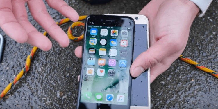 Galaxy S7 «слил» iPhone 7 в испытании водой. Фото.