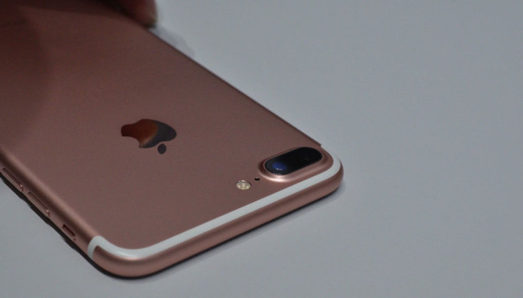 Краткий первый взгляд на iPhone 7 и iPhone 7 Plus. Краткий первый взгляд на iPhone 7 и iPhone 7 Plus. Фото.