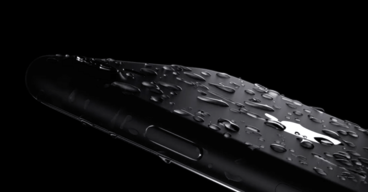 Как ведут себя под водой iPhone 7 и Apple Watch Series 2. Фото.