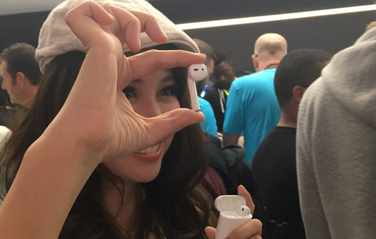 Покупатели хотят AirPods сильней, чем Apple Watch Series 2. Фото.