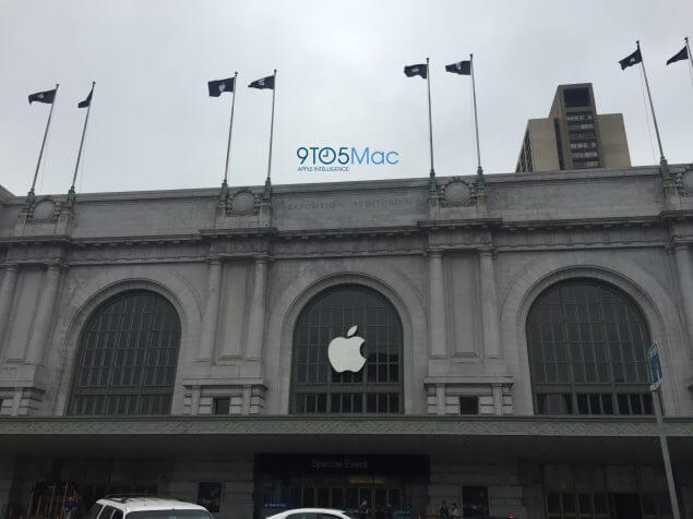 Подготовка к презентации iPhone идет полным ходом. Подготовка к презентации iPhone идет полным ходом. Фото.