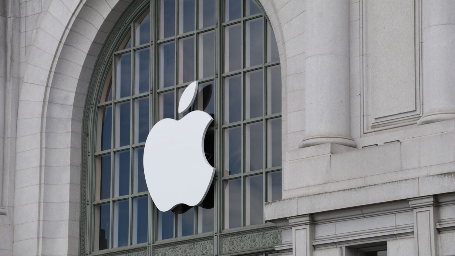 Подготовка к презентации iPhone идет полным ходом. Подготовка к презентации iPhone идет полным ходом. Фото.
